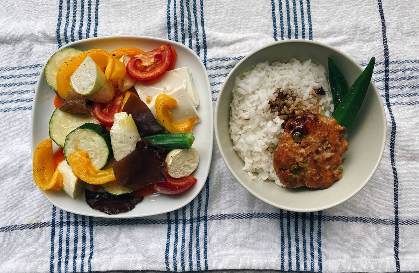 2022-05-06 手作毛豆漢堡排、烤蔬菜：甜椒、番茄、木耳、櫛瓜、皎白筍